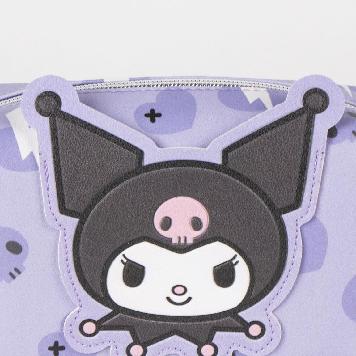 Beauty case a tema Kuromi dela serie animata My Melody & Kuromi. Colore viola chiaro, foto frontale con il volto di Kuromi in primo piano