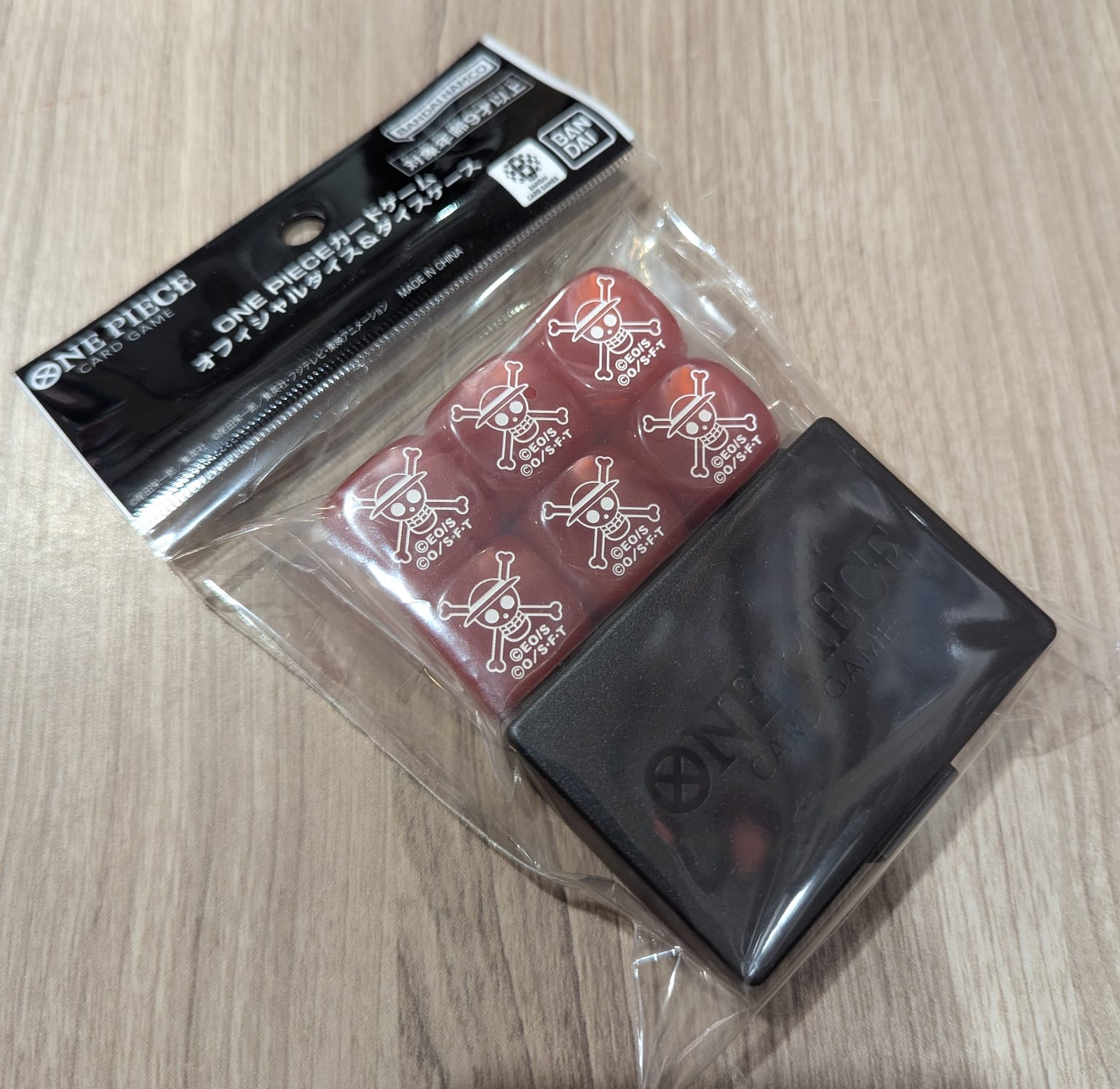 6 Dadi e Porta Dadi Ufficiali One Piece Card Game - Official Dice and Dice Case Set